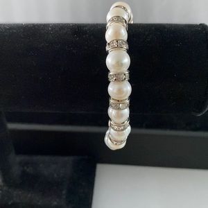 Vintage pearls elasticated bracelet